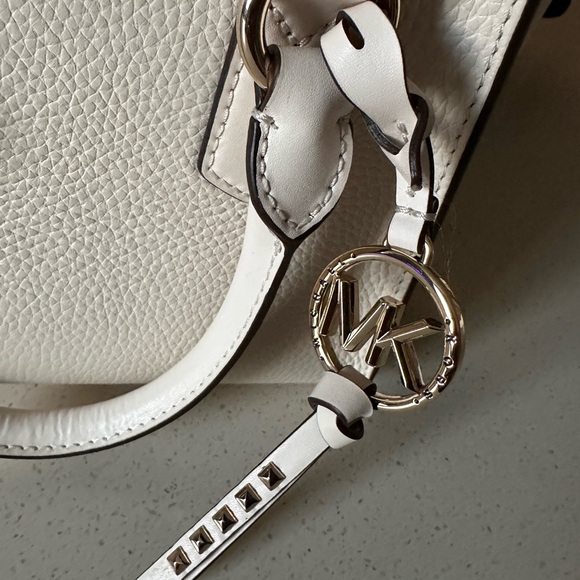 NWOT. Michael Kors Small Kris pebbled crossbody satchel. - Picture 8 of 10